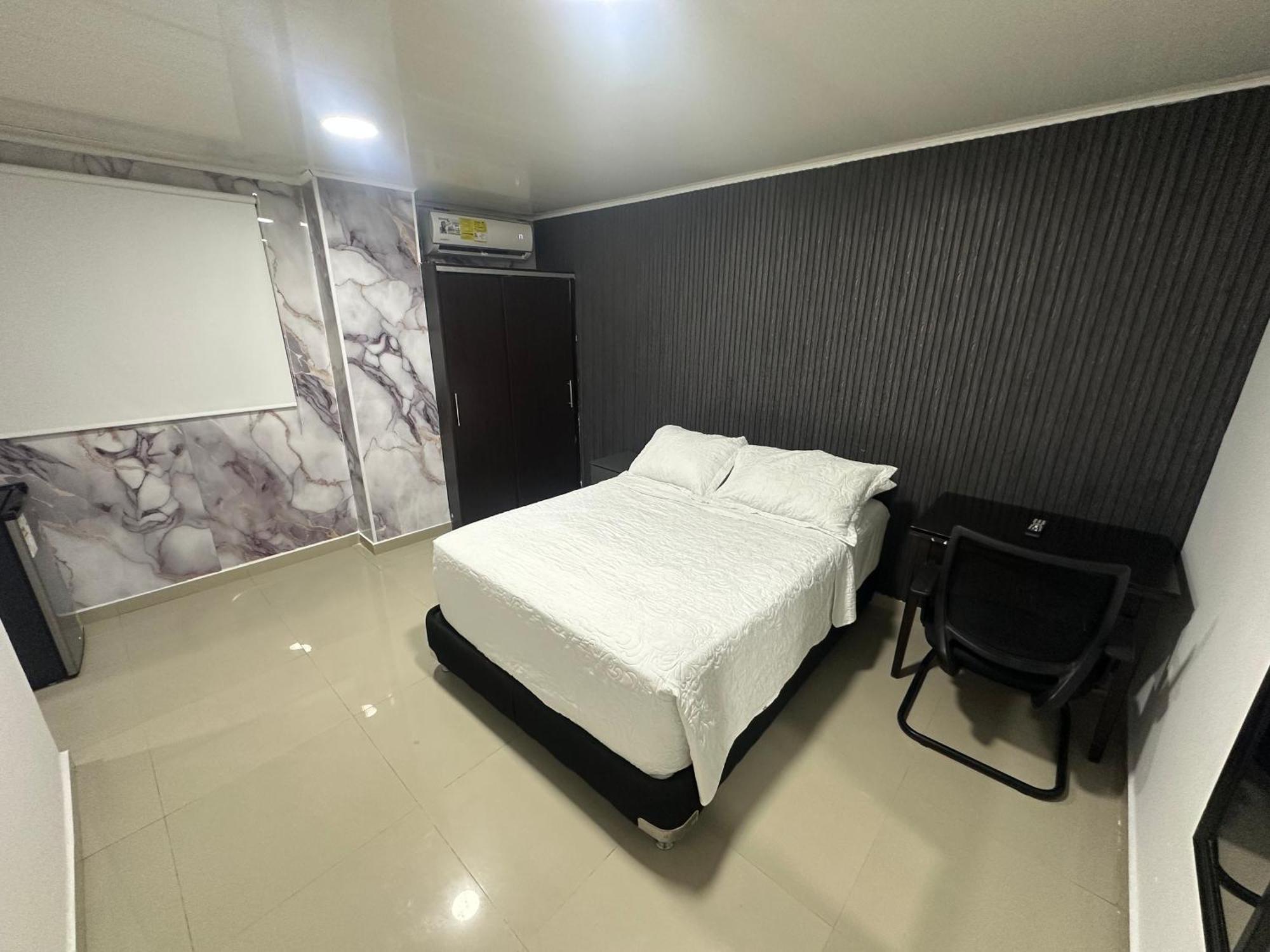 Hotel Plaza *